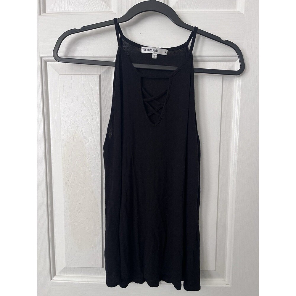 Trendyland Women’s Black Solid V-Neck Spaghetti Strap Lightweight Cami Tank M